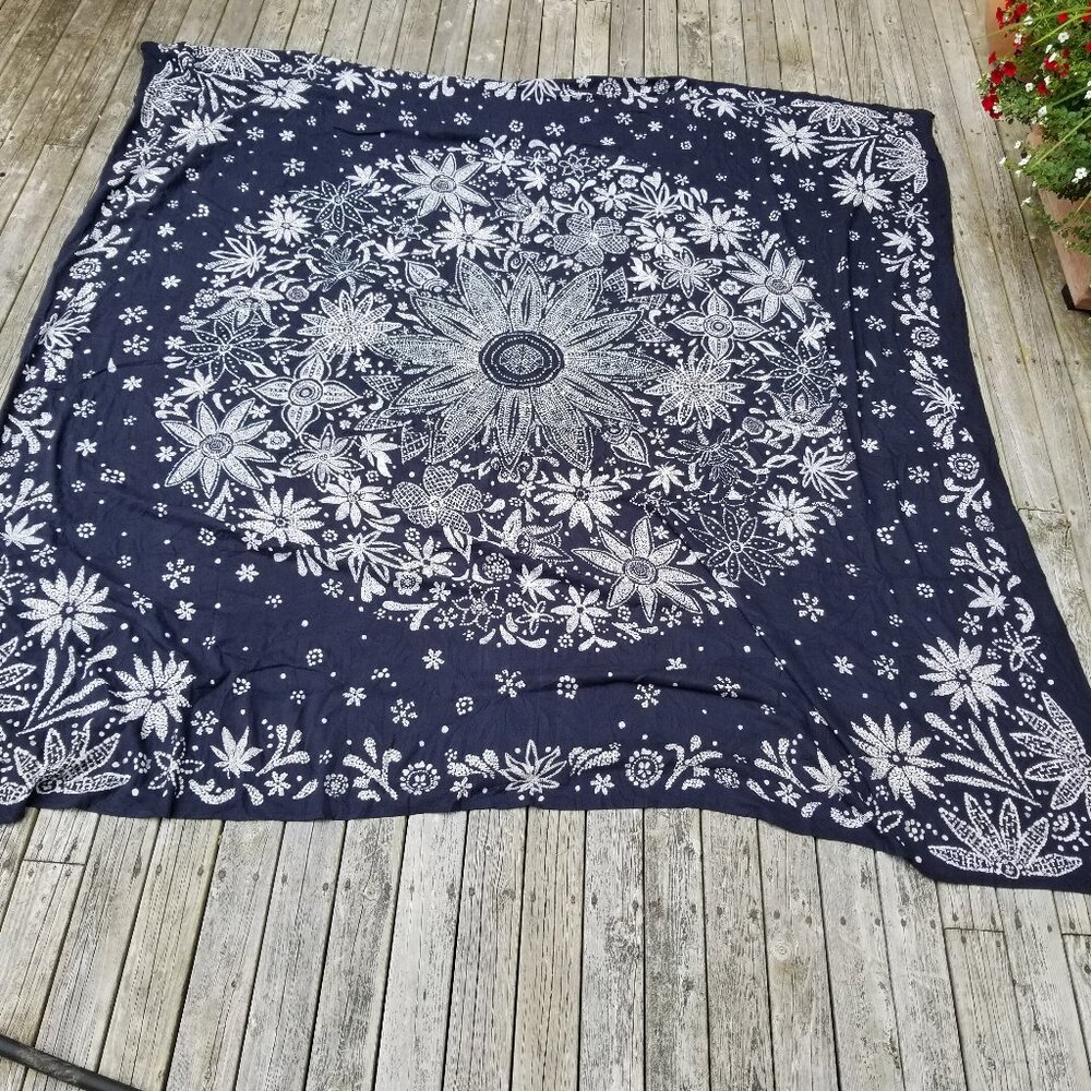 URBAN OUTFITTERS Home Tapestry/Throw/Beach Blanket?